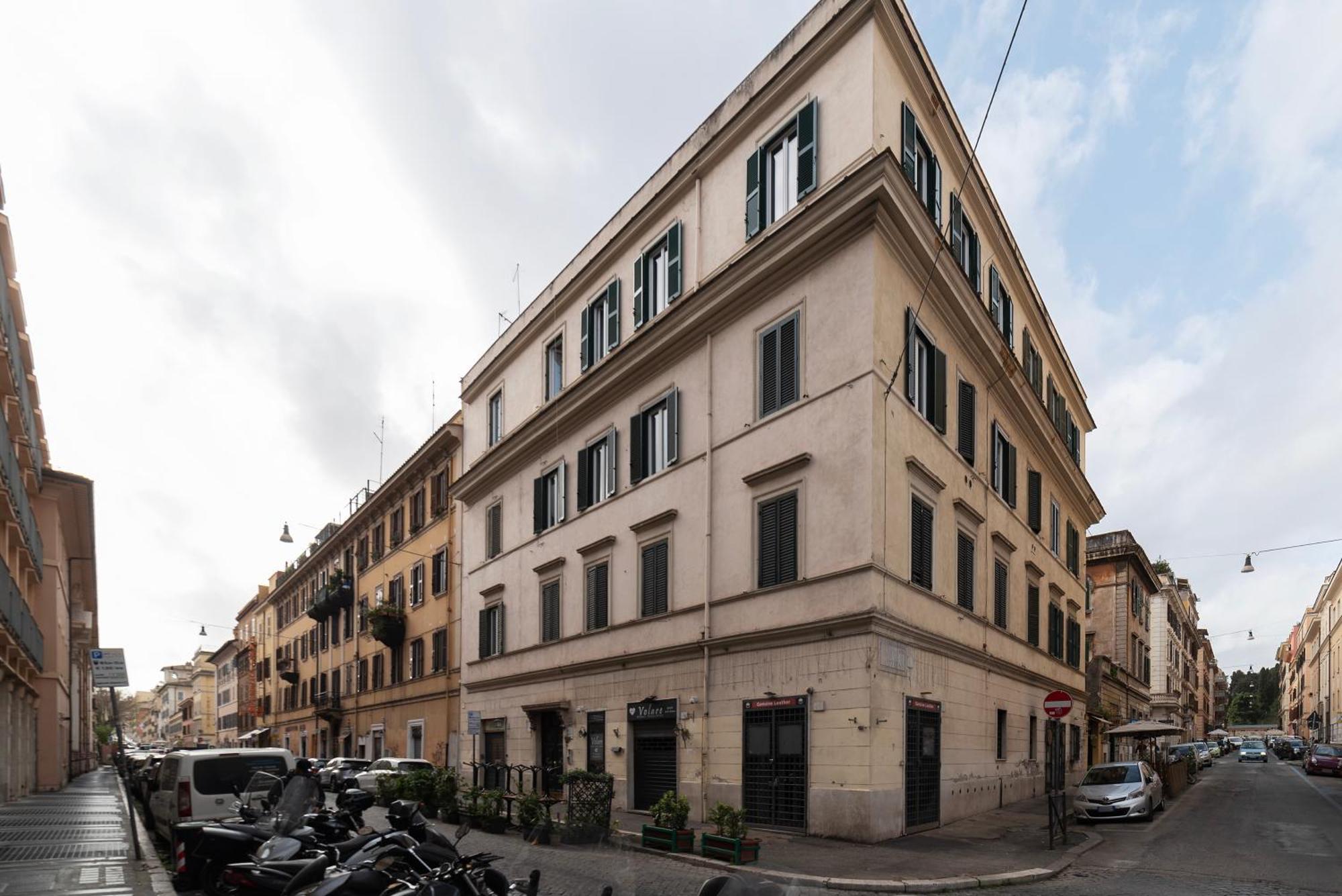 Colosseo & San Clemente Apartment Roma Ngoại thất bức ảnh